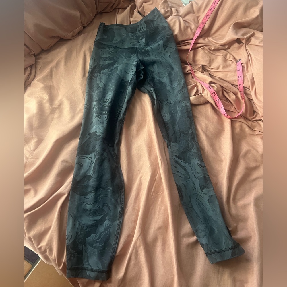 Lululemon aligns leggings size 2